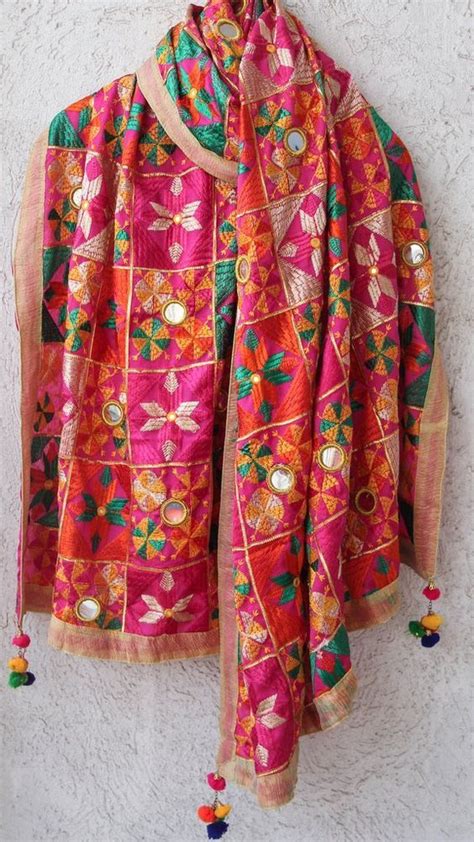 phulkari clothing.